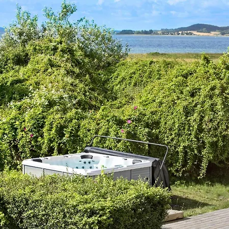 Сasa de vacaciones Cozy Home In Ebeltoft With Wifi *